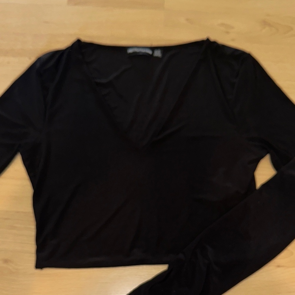 PrettyLittleThing Black Long Sleeve V-Neck Blouse